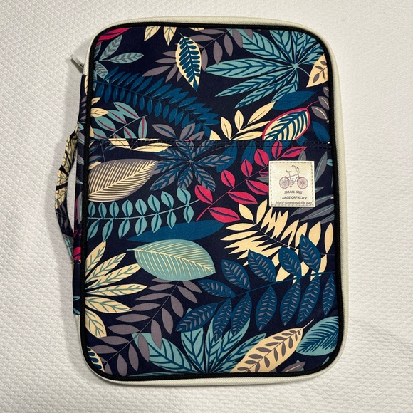 Travel Portfolio Organizer Waterproof Bag - Multifunctional, Zippered - Like NEW - Picture 3 of 11